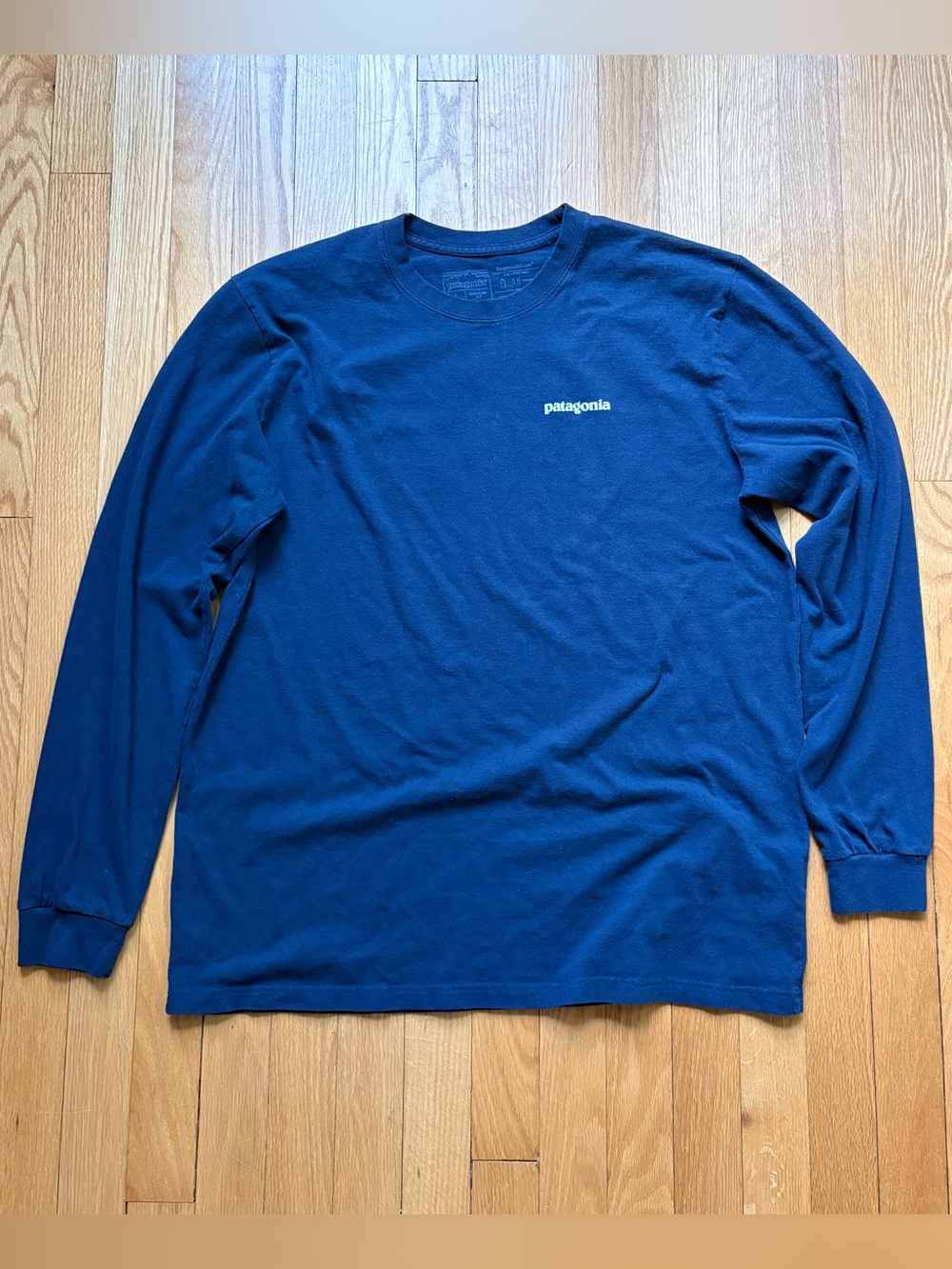 Patagonia Men’s Long Sleeve P-6 Logo Responsibili-Tee Shirt Large Navy Blue